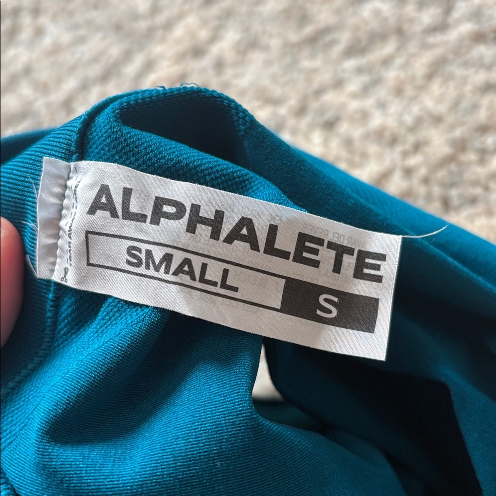 Alphalete Amplify Galactic Ocean 4.5 Shorts - Picture 3 of 4